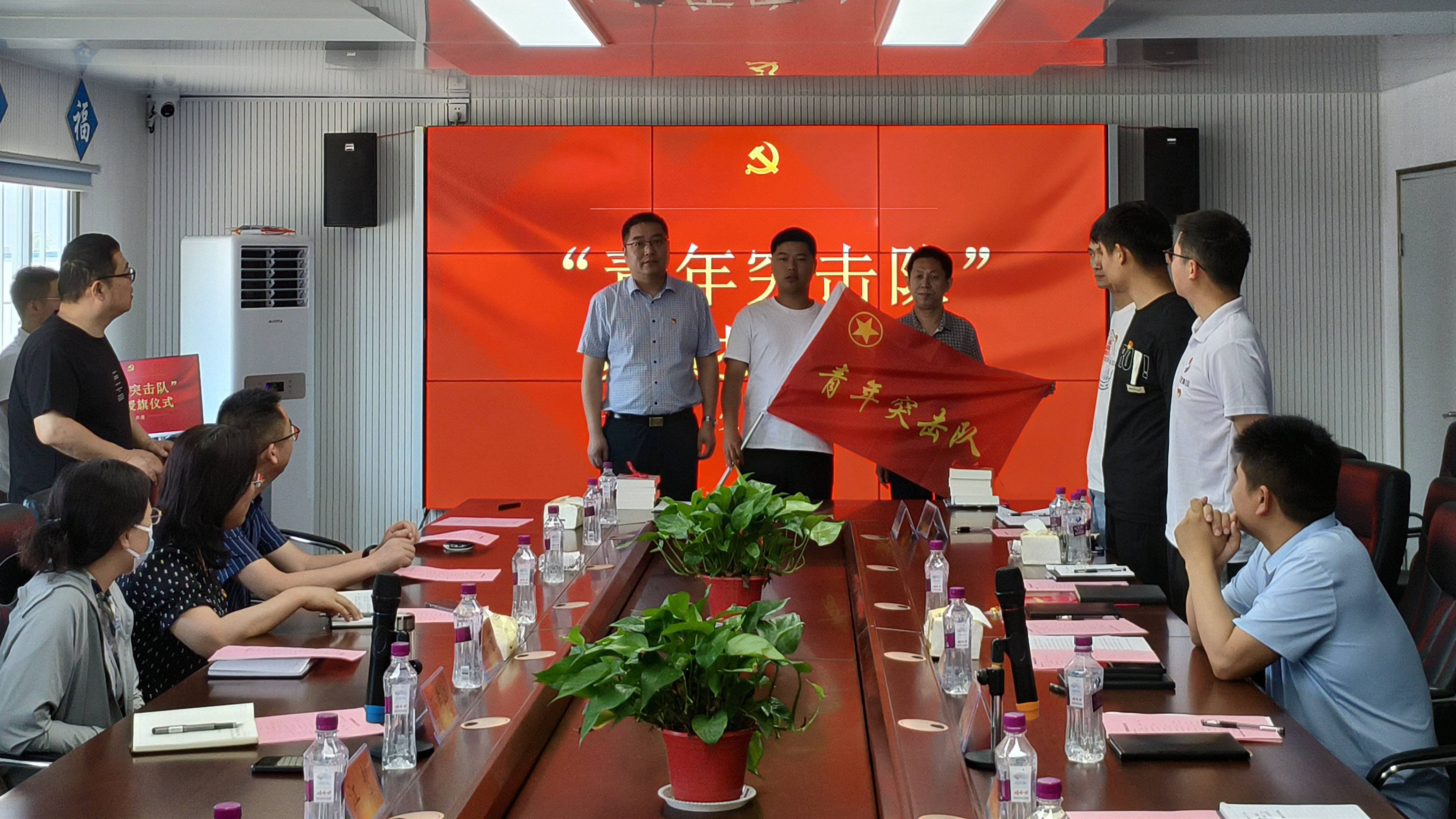 授旗仪式.jpg