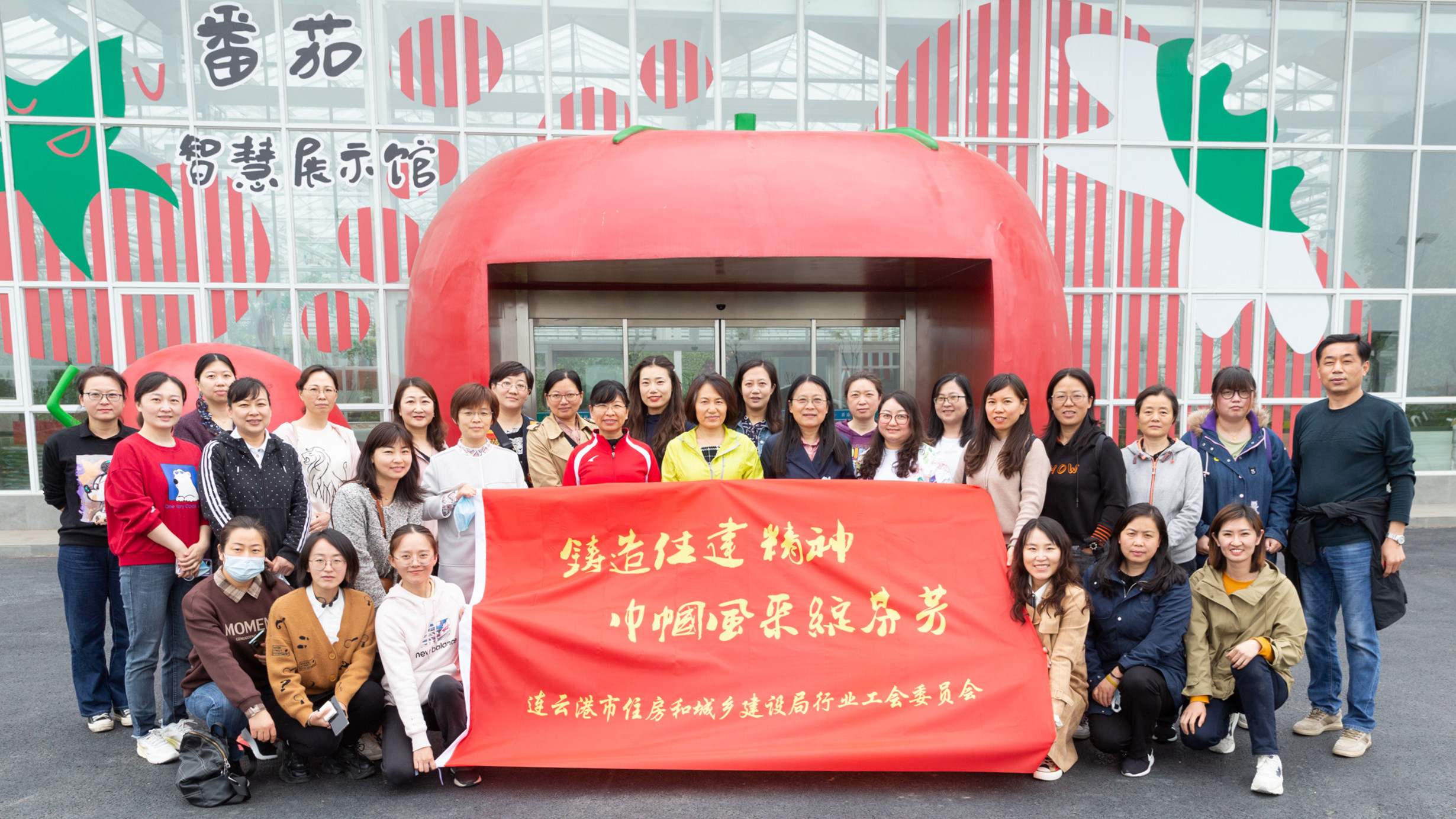 UU娱乐(中国)官方网站领导
参观采摘活动3.jpg