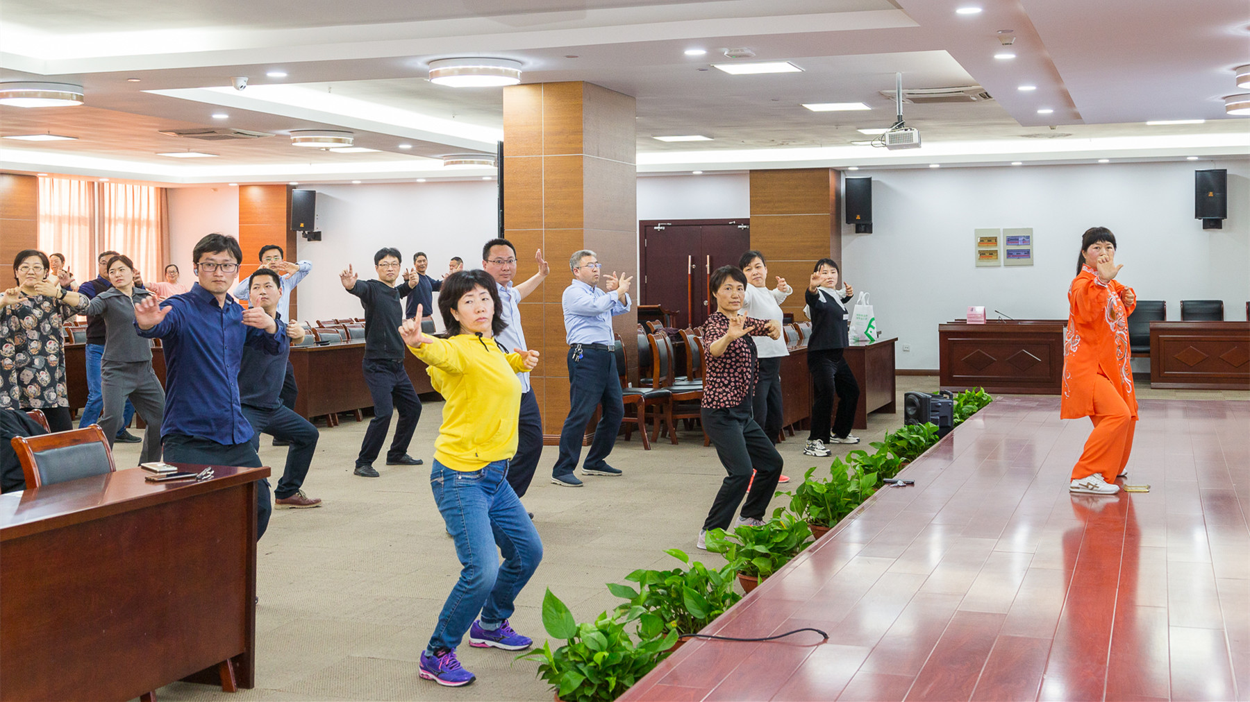UU娱乐(中国)官方网站领导
举办健身气功八段锦培训2.jpg